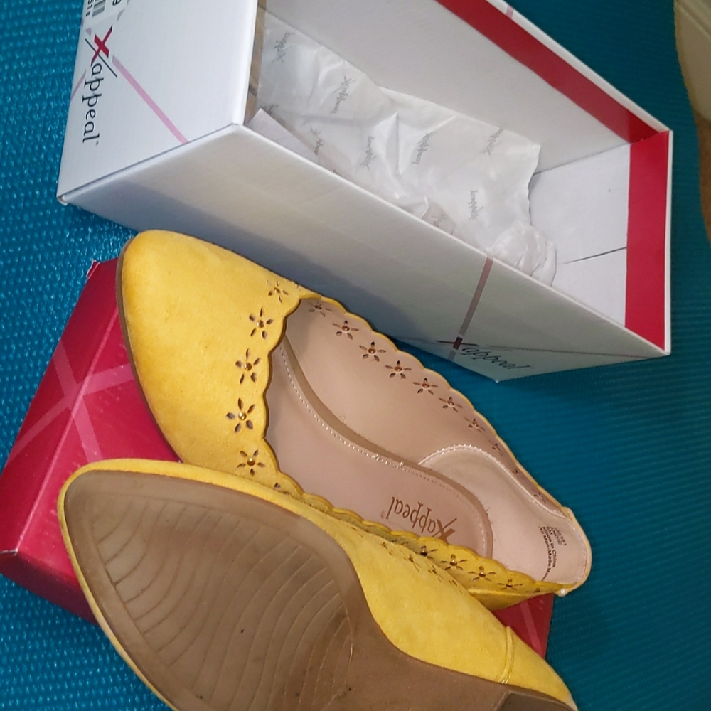 Shoes flats yellow with flower boarder